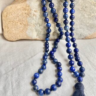 Japamala de lapislazuli de 8mm anudadas con hilo en azul marino